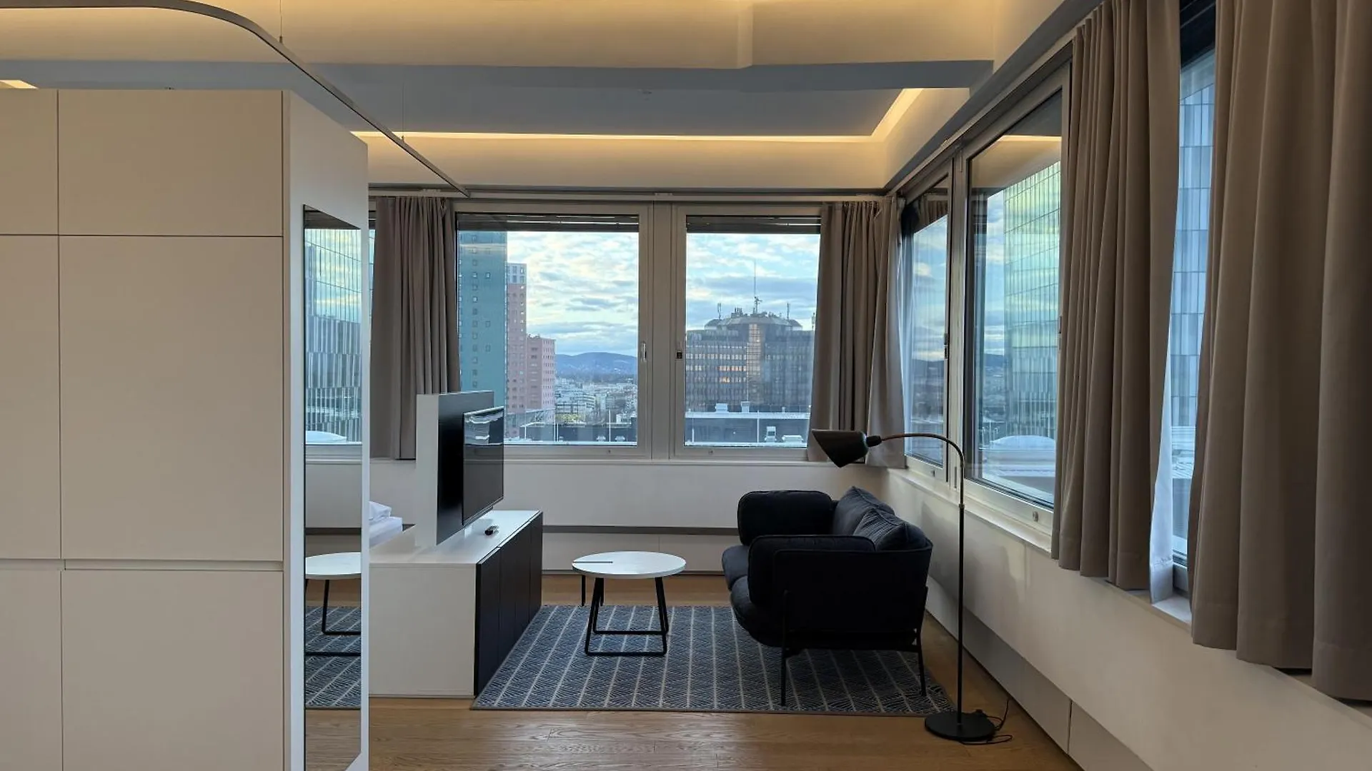 Exklusives Skyline-View Loft - Naehe Zentrum Wien Apartment Vienna